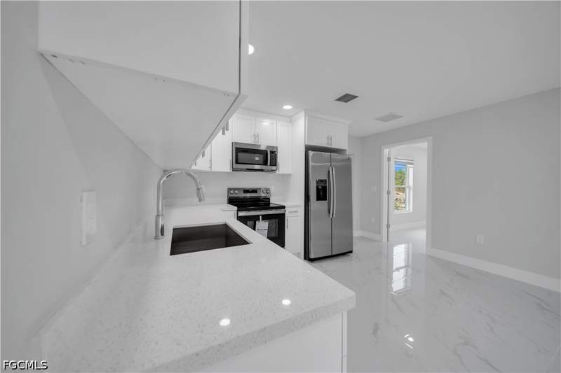 3 bedroom SingleFamilyResidence at 3302 39th St W, Lehigh Acres, Lehigh Acres — photo 4