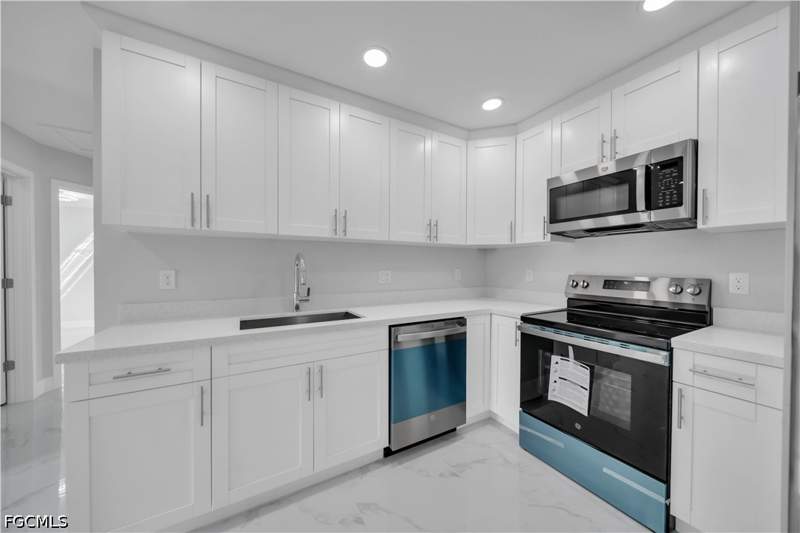 3 bedroom SingleFamilyResidence at 3302 39th St W, Lehigh Acres, Lehigh Acres — photo 5