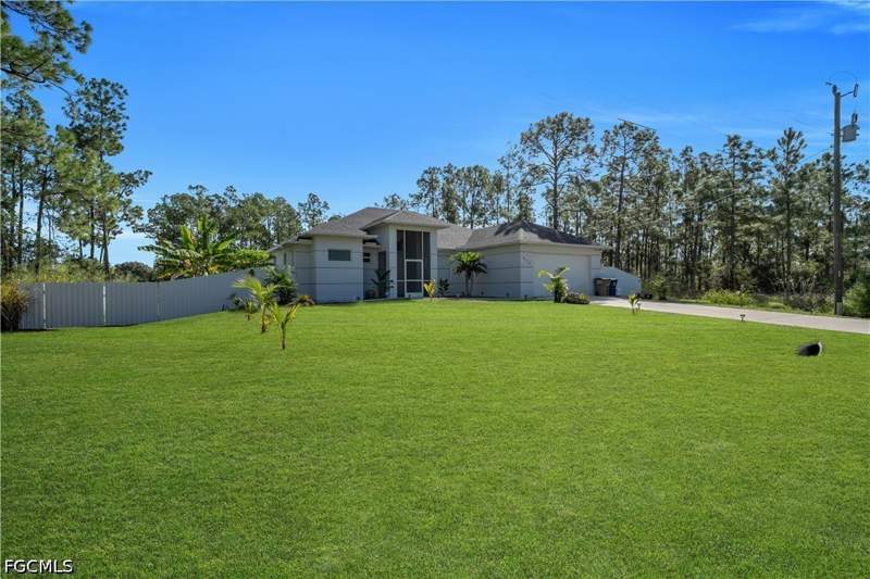 3 bedroom SingleFamilyResidence at 910 Scott Ave, Lehigh Acres, Lehigh Acres — photo 2
