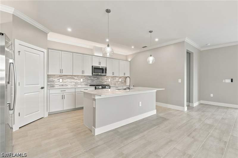 4 bedroom SingleFamilyResidence at 19257 Gentry Pl, Verdana Village, Estero — photo 2