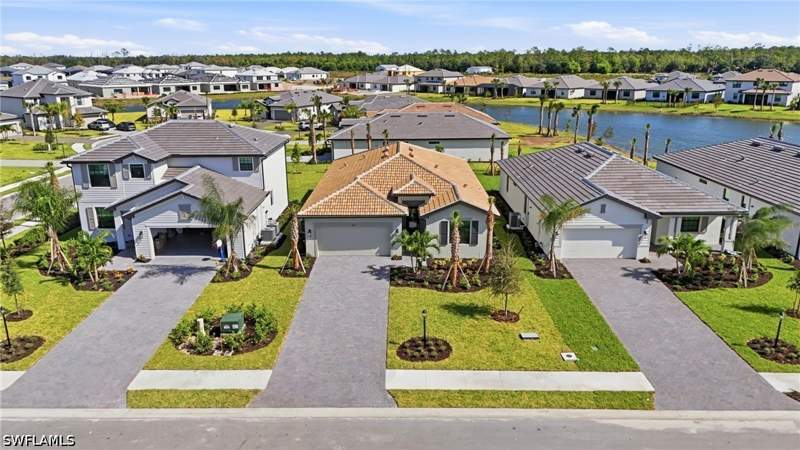 4 bedroom SingleFamilyResidence at 19257 Gentry Pl, Verdana Village, Estero — photo 5