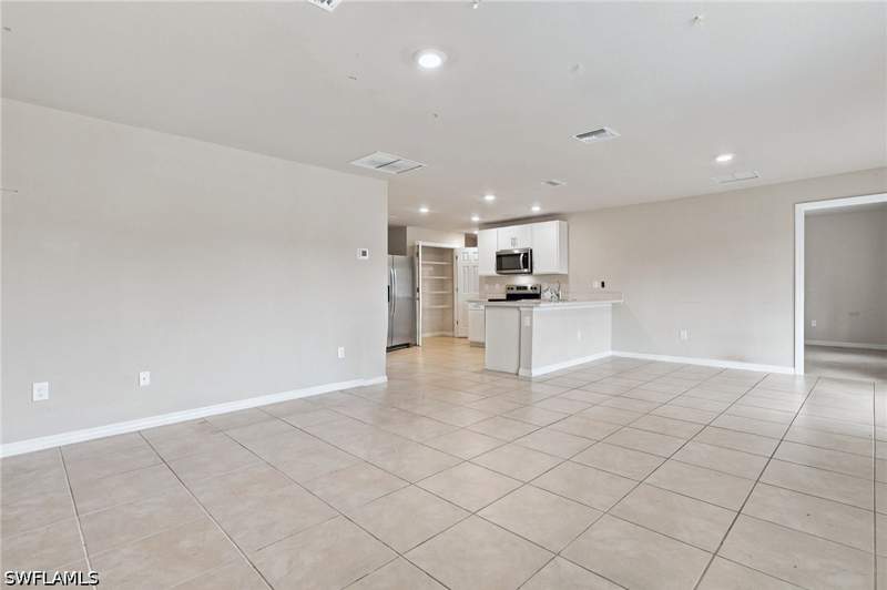3 bedroom SingleFamilyResidence at 2819 43rd St W, Lehigh Acres, Lehigh Acres — photo 4