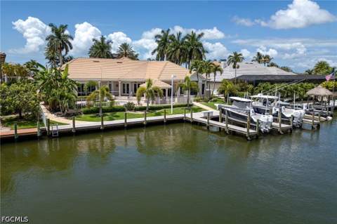 1523 Hermitage Ln, Cape Coral FL - photo 7 of 39