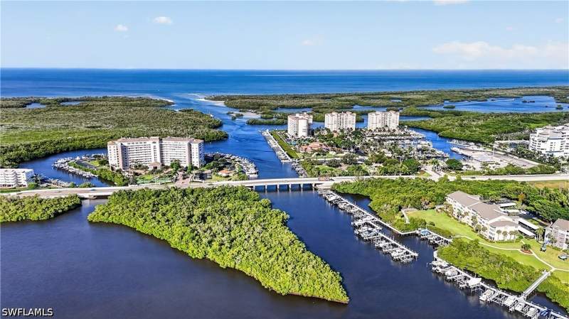 3 bedroom Condominium at 445 Cove Tower Dr 504, Montego At Cove Towers, Naples — photo 2