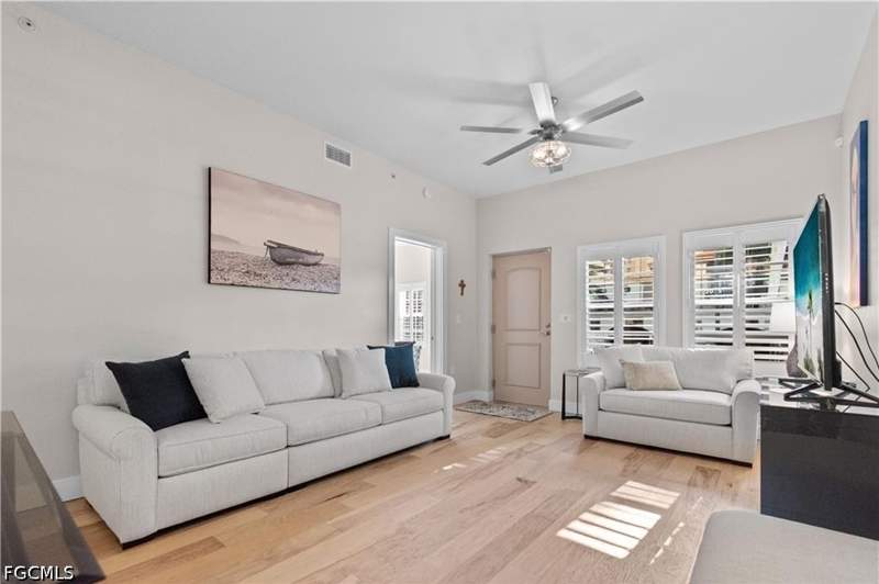 2 bedroom Condominium at 2110 W 1st St 101, High Point Place, Fort Myers — photo 2