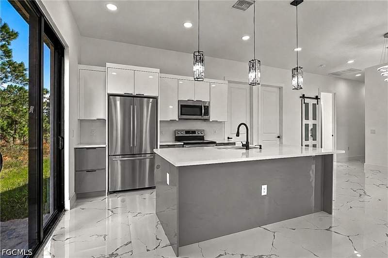 3 bedroom SingleFamilyResidence at 904 Wabasso Ct, Lehigh Acres, Lehigh Acres — photo 3