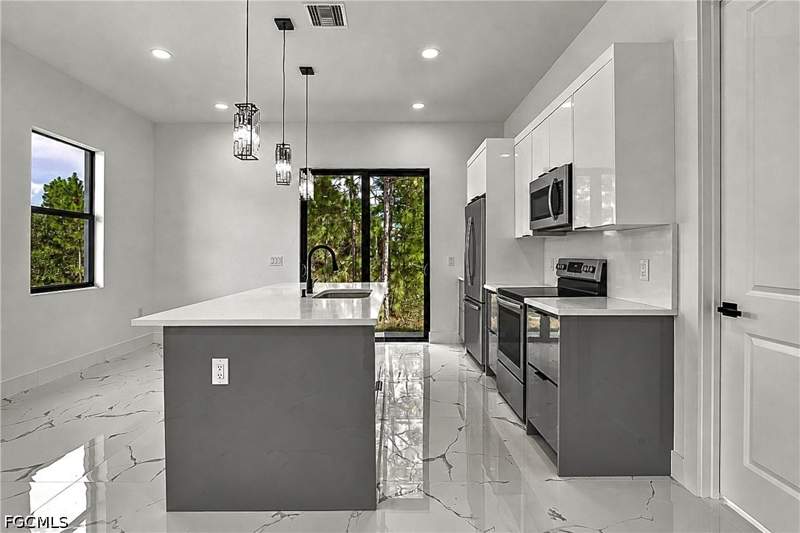 3 bedroom SingleFamilyResidence at 904 Wabasso Ct, Lehigh Acres, Lehigh Acres — photo 4