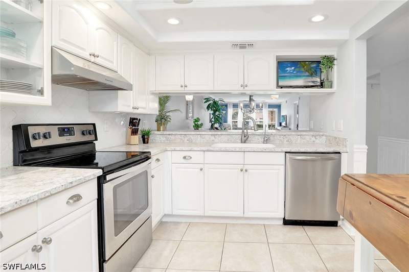 2 bedroom Condominium at 4230 Jack Frost Ct 7, Winterpark, Naples — photo 4