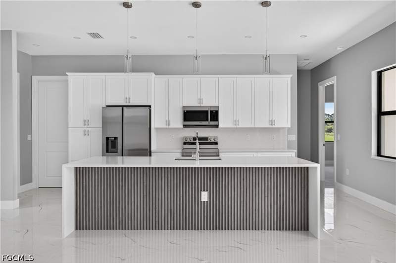 3 bedroom SingleFamilyResidence at 2815 15th St SW, Cape Coral, Lehigh Acres — photo 5
