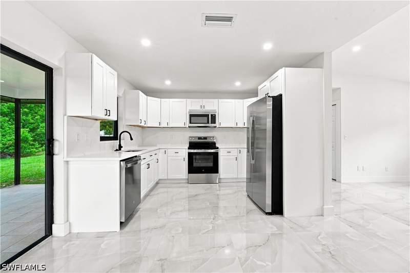 4 bedroom SingleFamilyResidence at 3055 53rd St SW, Golden Gate City, Naples — photo 3