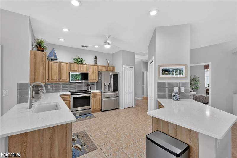 2 bedroom SingleFamilyResidence at 14006 Point Judith Ln, Heritage Cove II, Fort Myers — photo 2