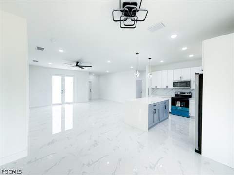 529 Knapp St, Lehigh Acres FL - photo 10 of 40