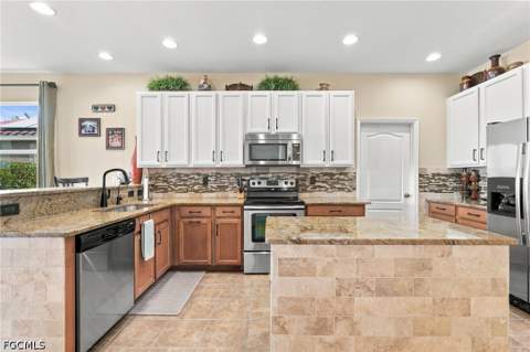 2815 Via Piazza Loop, Fort Myers FL - photo 6 of 39