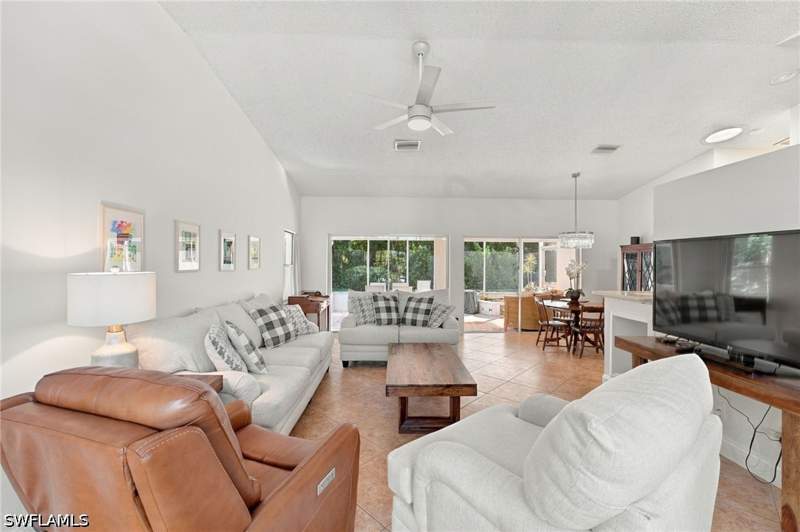 3 bedroom SingleFamilyResidence at 7666 Mill Stream Dr, Emerald Lakes, Naples — photo 4