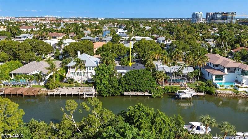 4 bedroom SingleFamilyResidence at 1630 Chesapeake Ave, Oyster Bay, Naples — photo 2