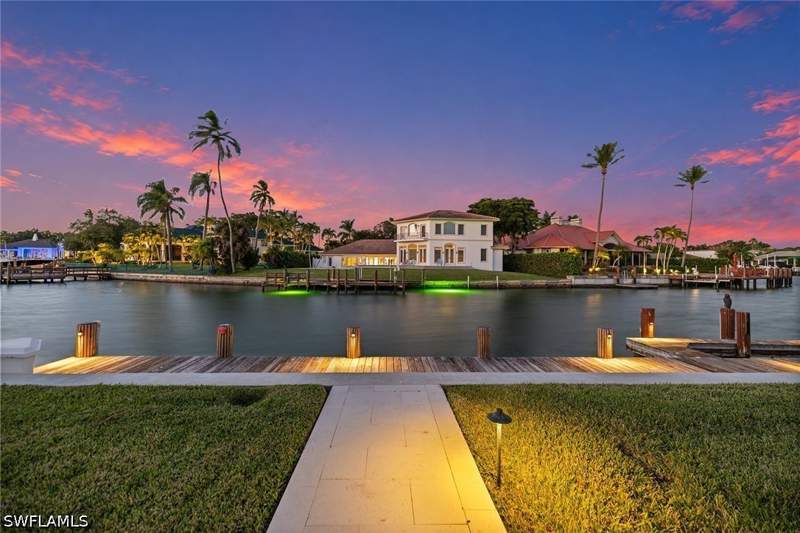 4 bedroom SingleFamilyResidence at 337 Mooring Line Dr, Moorings, Naples — photo 4