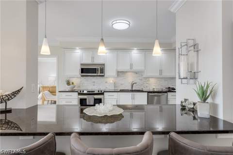 3401 Gulf Shore Blvd N 605, Naples FL - photo 10 of 33