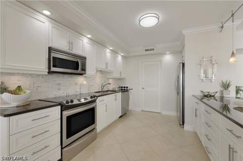 3401 Gulf Shore Blvd N 605, Naples FL - photo 12 of 33