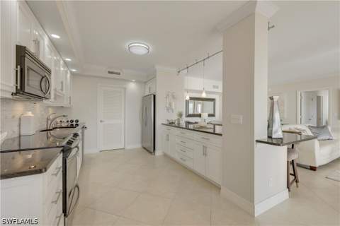 3401 Gulf Shore Blvd N 605, Naples FL - photo 13 of 33