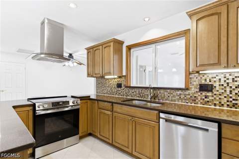 4418 SE 12th Ave, Cape Coral FL - photo 10 of 38