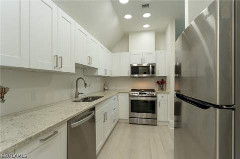 712 Saint Georges Ct, Naples FL - photo 13 of 17