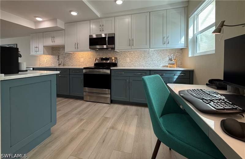2 bedroom Townhouse at 800 River Point Dr 534, Naples Bay Club, Naples — photo 5
