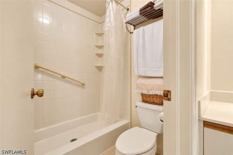 5744 Woodmere Lake Cir G-203, Naples FL - photo 18 of 35