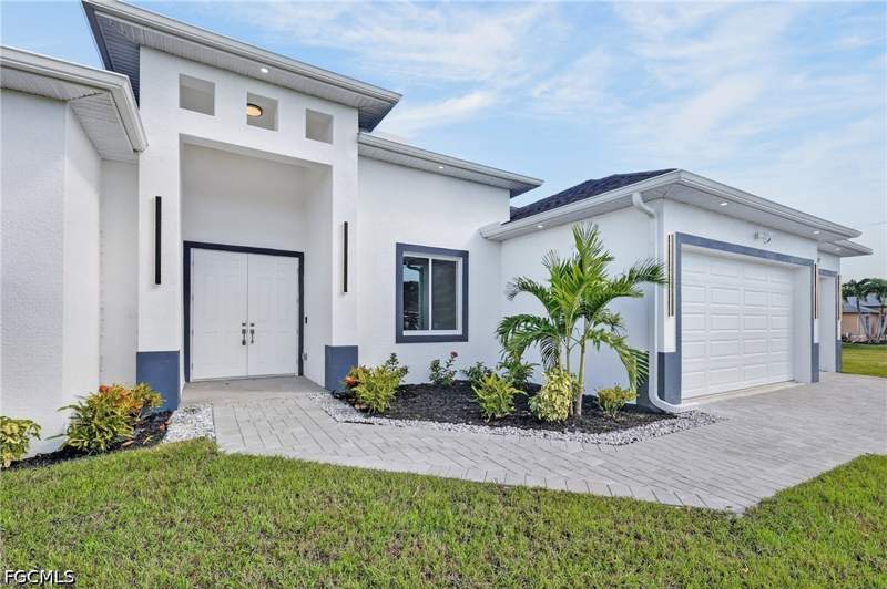 3 bedroom SingleFamilyResidence at 407 SW 29th Pl, Cape Coral, Cape Coral — photo 4