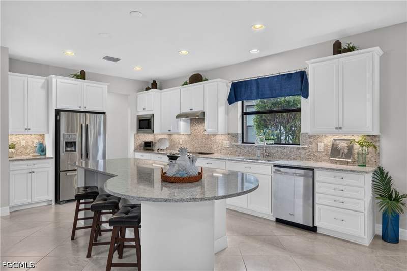2 bedroom SingleFamilyResidence at 11855 Darcy Pl, Bridgetown, Fort Myers — photo 3