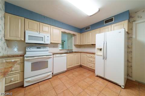 543 Keenan Ave, Fort Myers FL - photo 6 of 23