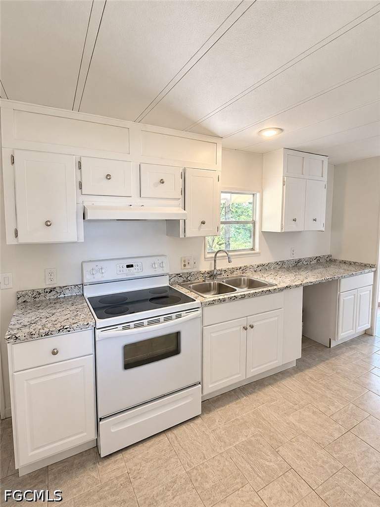 2 bedroom ManufacturedHome at 8345 Suncoast Dr, North Fort Myers, North Fort Myers — photo 3