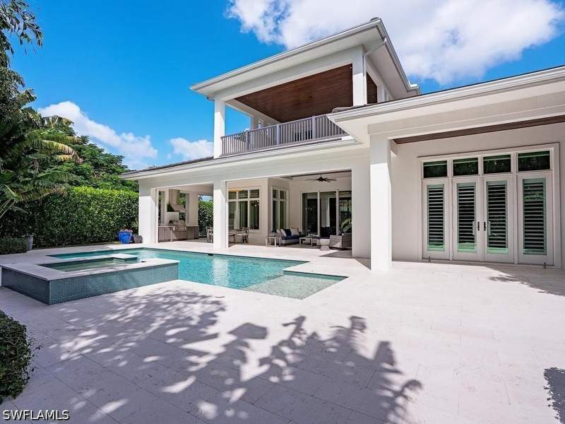 4 bedroom SingleFamilyResidence at 684 Bow Line Dr, Moorings, Naples — photo 2