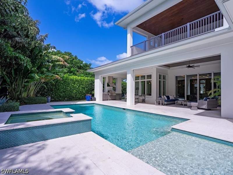 4 bedroom SingleFamilyResidence at 684 Bow Line Dr, Moorings, Naples — photo 3