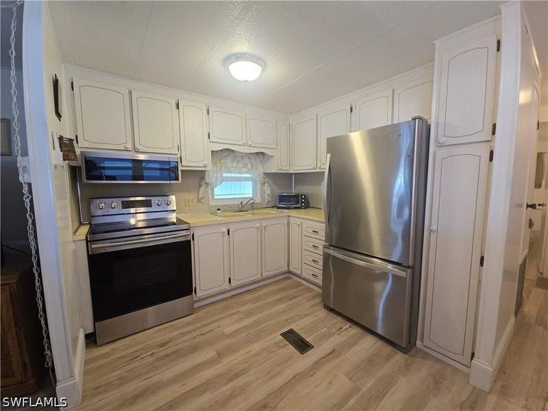 2 bedroom ManufacturedHome at 93 Enchanting Blvd E-93, Enchanting Acres Mobile Home, Naples — photo 4