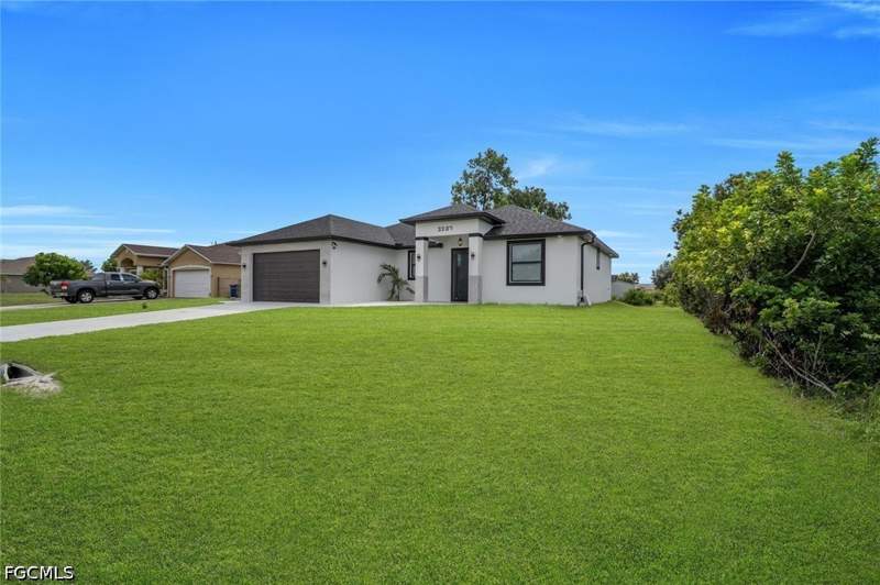 3 bedroom SingleFamilyResidence at 3307 7th St SW, Lehigh Acres, Lehigh Acres — photo 2