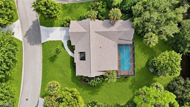 3 bedroom SingleFamilyResidence at 12418 McGregor Woods Cir, McGregor Woods, Fort Myers — photo 2