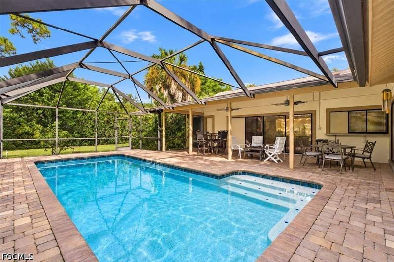 3 bedroom SingleFamilyResidence at 12418 McGregor Woods Cir, McGregor Woods, Fort Myers — photo 3