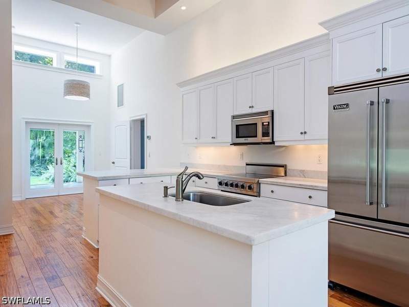 3 bedroom SingleFamilyResidence at 1260 12th Ave N, Lake Park, Naples — photo 4