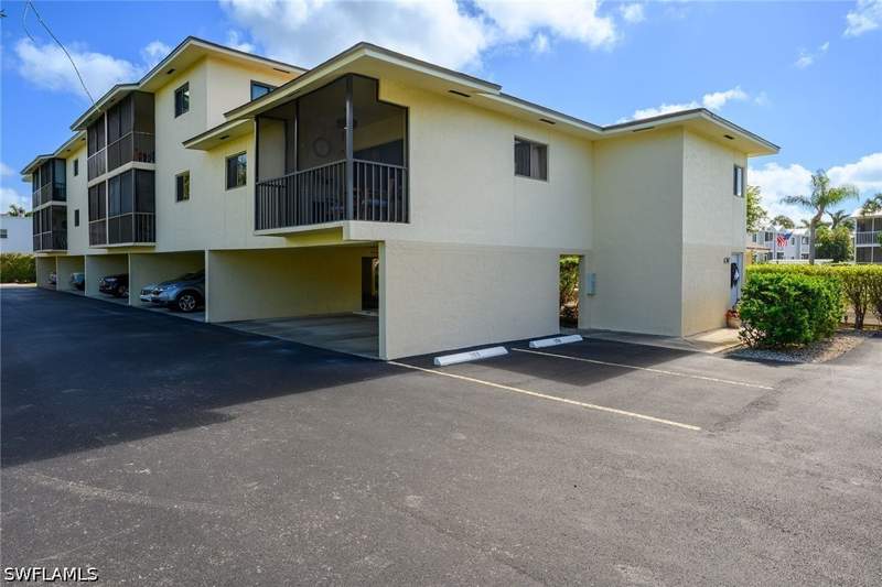 2 bedroom Condominium at 835 W Elkcam Cir 101, Adriatic, Marco Island — photo 2