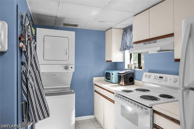 2 bedroom Condominium at 835 W Elkcam Cir 101, Adriatic, Marco Island — photo 4