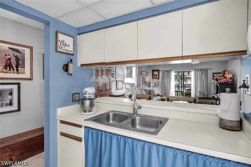 2 bedroom Condominium at 835 W Elkcam Cir 101, Adriatic, Marco Island — photo 5