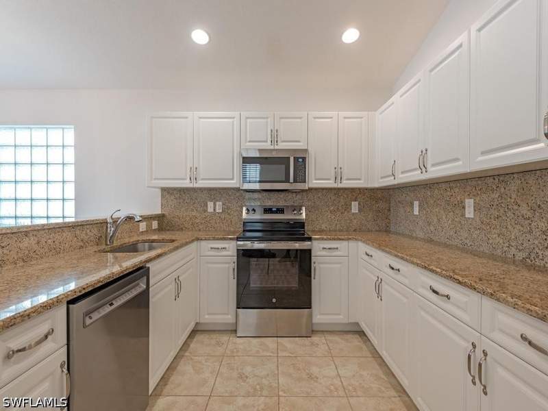 3 bedroom SingleFamilyResidence at 10308 Barberry Ln, Botanica Lakes, Fort Myers — photo 5