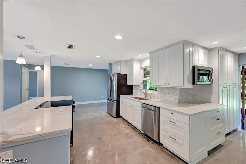 3 bedroom SingleFamilyResidence at 2367 Outrigger Ln, Coconut River, Naples — photo 5