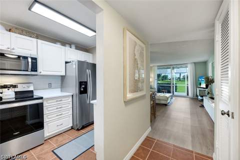 175 Turtle Lake Ct 112, Naples FL - photo 12 of 33