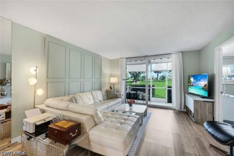 175 Turtle Lake Ct 112, Naples FL - photo 6 of 33