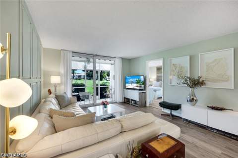 175 Turtle Lake Ct 112, Naples FL - photo 7 of 33