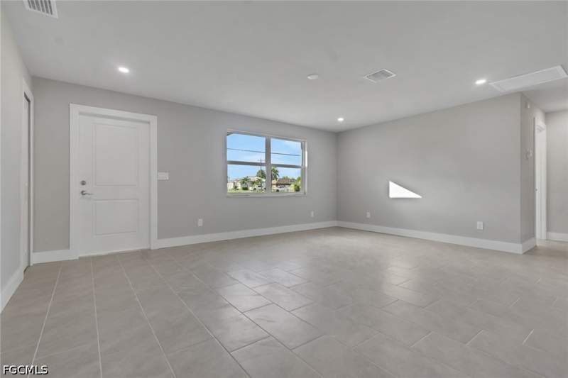 4 bedroom SingleFamilyResidence at 1011 NE Pine Island Ln, Cape Coral, Cape Coral — photo 2