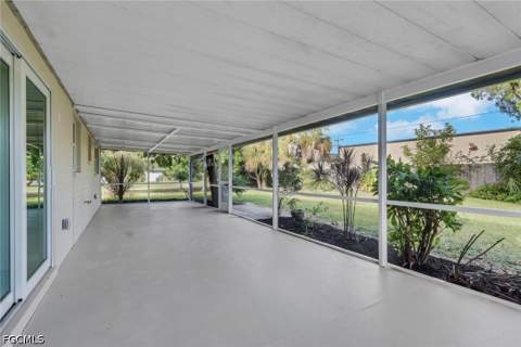 1011 NE Pine Island Ln, Cape Coral FL - photo 23 of 27