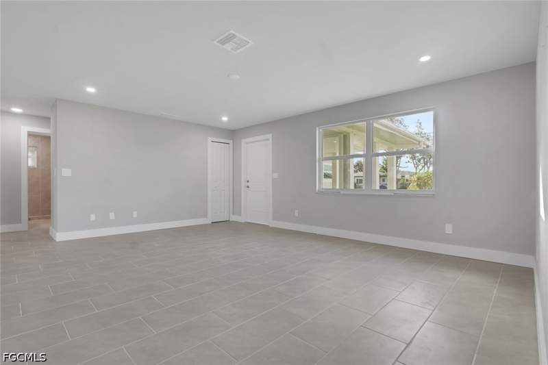4 bedroom SingleFamilyResidence at 1011 NE Pine Island Ln, Cape Coral, Cape Coral — photo 4