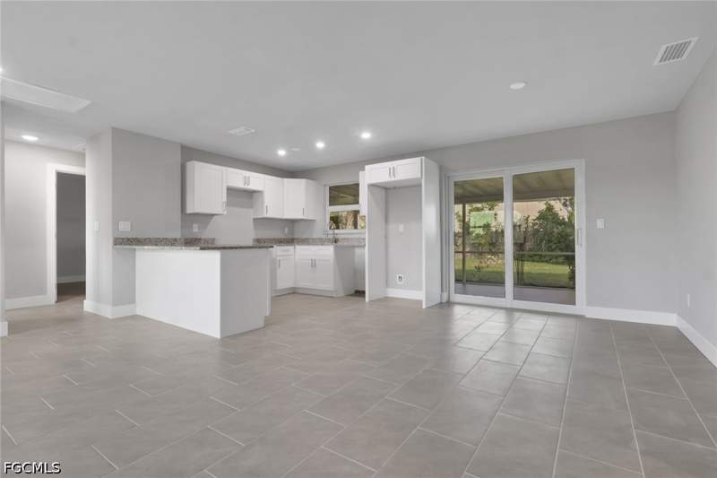 4 bedroom SingleFamilyResidence at 1011 NE Pine Island Ln, Cape Coral, Cape Coral — photo 5